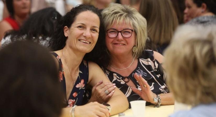 Titkolt ezreket érhet a pedagógusigazolvány: mutatjuk, hol mennyit spórolhat Somogyban egy tanár