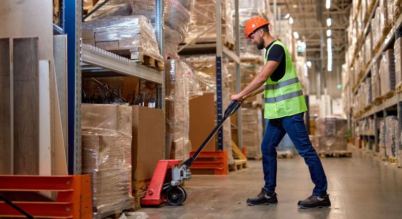 Nem az igazi, de tartja magát a külkereskedelem: romló számok mellett is többlettel zárt