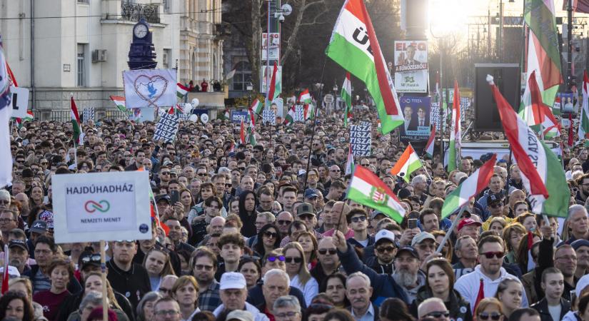 Eddig fideszes választókörzetekben is vezet a tiszás jelölt a 21 Kutatóközpont mérései szerint