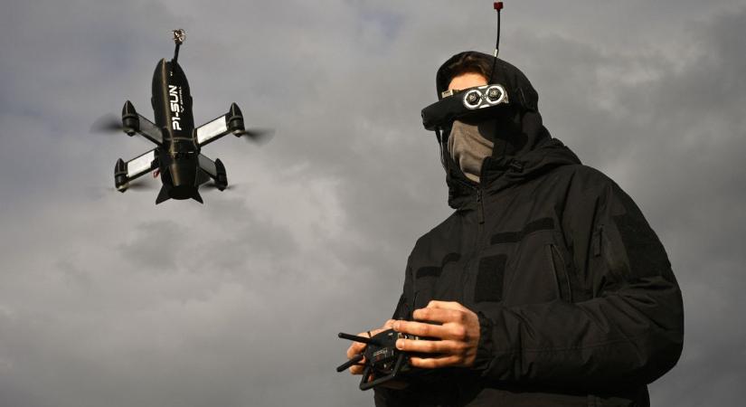 A németek leszólták az ukrán drónokat, amikkel most Zelenszkij mindenhol házal