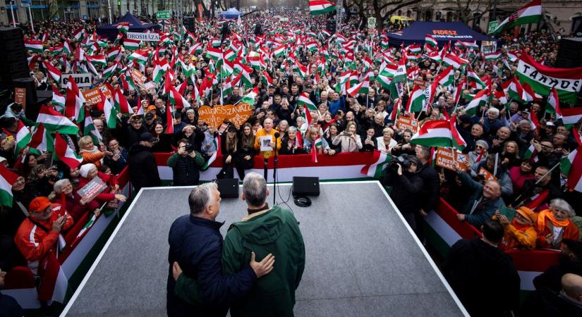 Szolnokon folytatja az országjárást Orbán Viktor