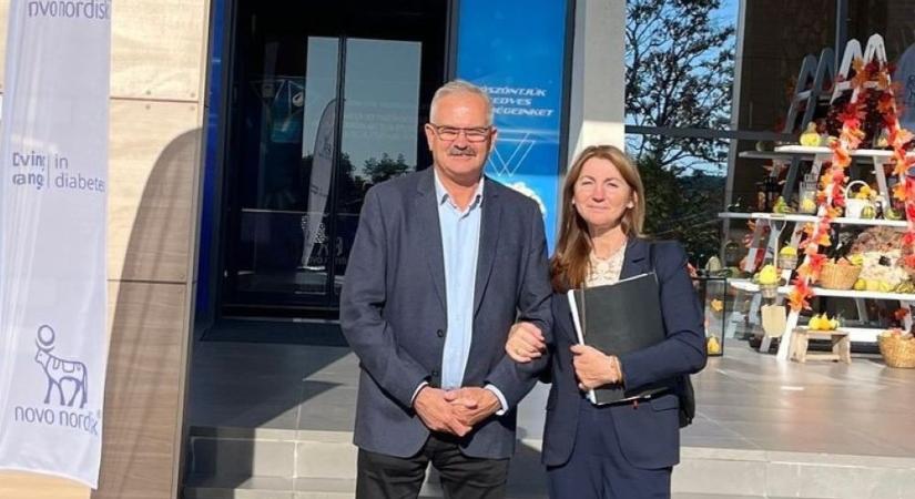 Vizsgálatot indítana Simon Miklós fideszes képviselő felesége ellen az orvosi kamara