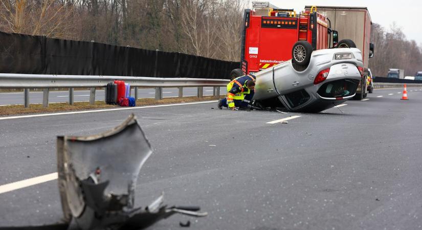 Súlyos baleset az M7-esen, több kilométeres a torlódás