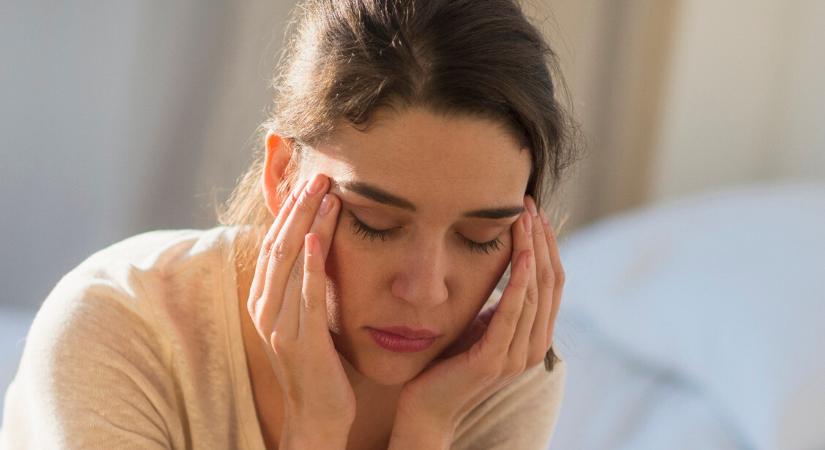 Ez a 3 jel a fejfájás mellett neurológiai vagy vérnyomásproblémát jelezhet — ha új tünet, érdemes kivizsgálni