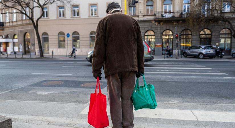 Ugrik a nyugdíjprémium, feleannyi pluszpénzt kaphatnak az idősek idén az MNB szerint