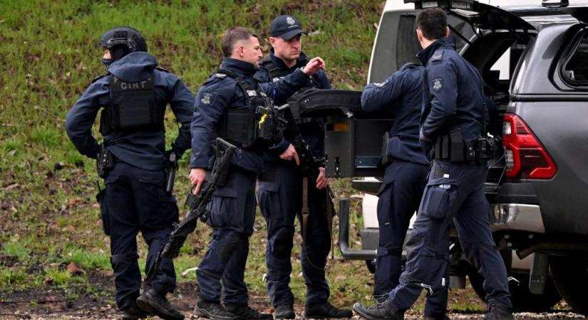 Hét hónapos hajtóvadászat, háromórás összecsapás után lelőtték a férfit, akit két rendőr meggyilkolása miatt kerestek