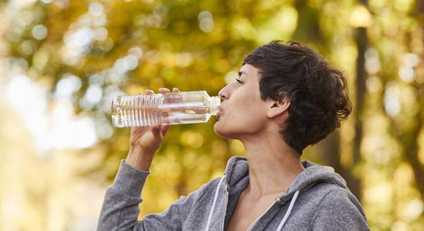 Nem mindig jó a sok víz: ennyi folyadék fölött már az egészségedet kockáztatod