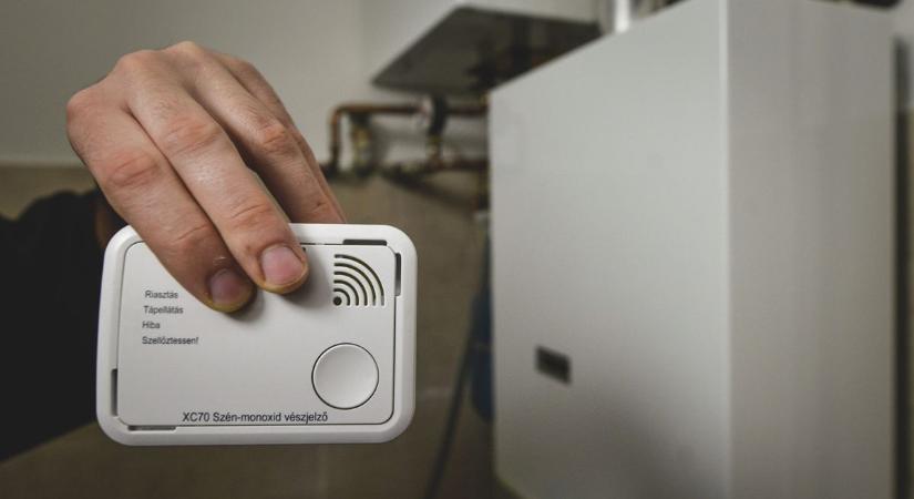 Bejelzett a szén-monoxid érzékelő – a tűzoltók gyorsan reagáltak