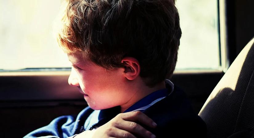 Félreértésből elrabolta, majd megfenyegette gyermeke zaklatóját egy édesanya