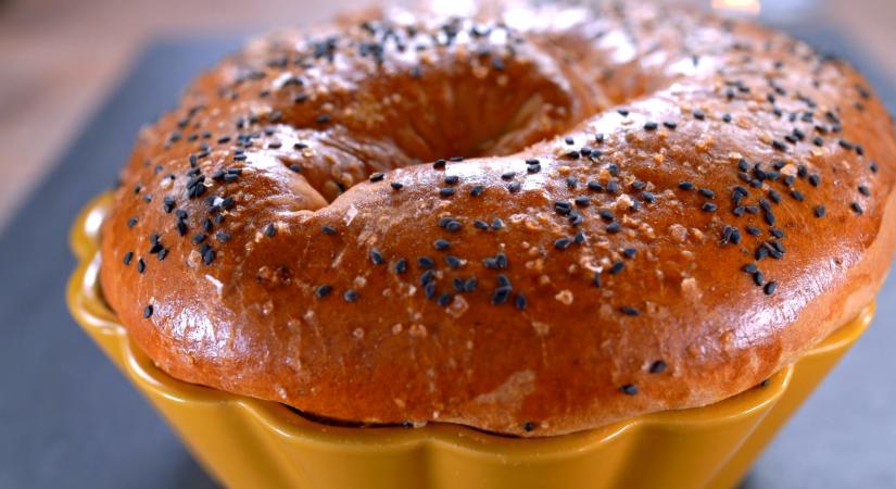 Csülökkel töltött sós kalács