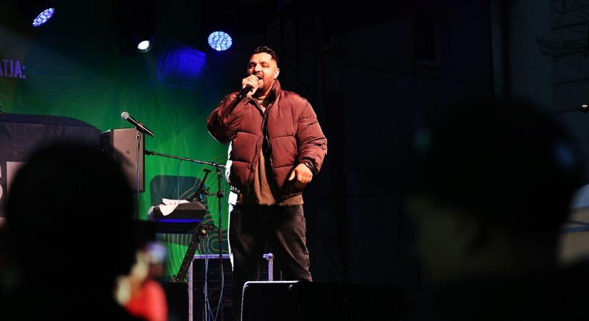 Az eső sem állította meg a bulit: Oláh Gergőék fergeteges koncertet adtak Kiskunmajsán  fotók, videó