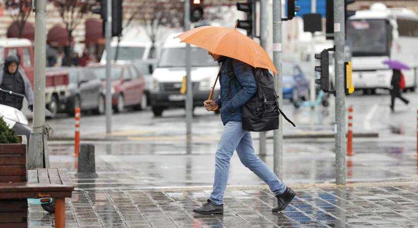 Továbbra is szeles és esős idő várható, a hegyekben pedig havazás