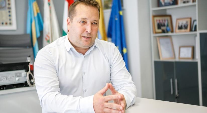 „Nem csak építünk, jövőt is tervezünk” – látványos fejlesztések Füzesabonyban