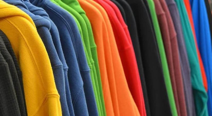 Ruhákat lopott egy miskolci áruházból