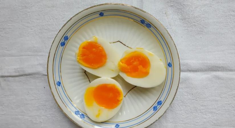 Boldog, jól pucolható és krémes belsejű főtt tojás, ennyit kérünk a nyuszitól