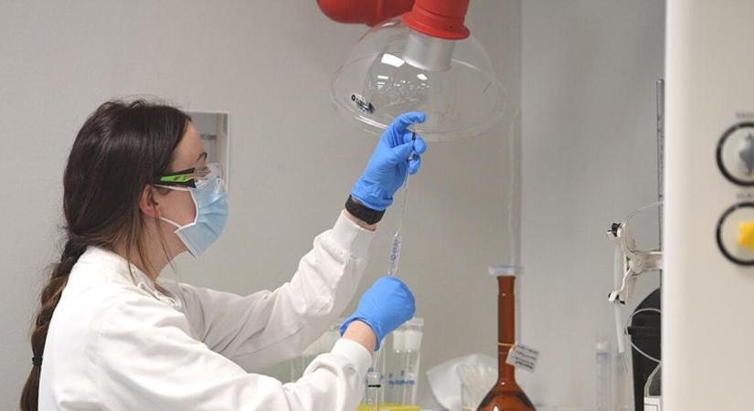 AI kutatja a gyógyszereket, több milliárd dollárért áll össze velük egy amerikai nagyágyú