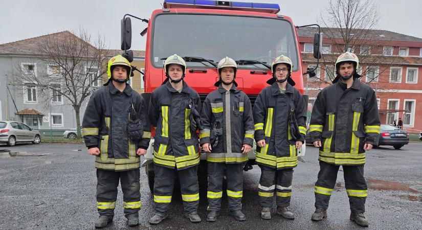 „Mintha lenne egy szupererőnk” - tűzoltóautóba pattantunk Komárom tini hőseivel videó