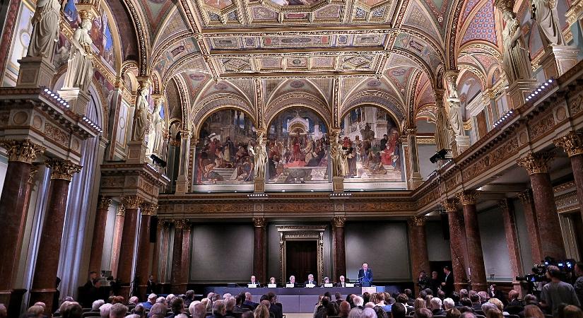 Függnek a politikától és „beleszólnak” a névadásba, mégis kétharmaddal vezetik a szakmai presztízsversenyt a tudósok