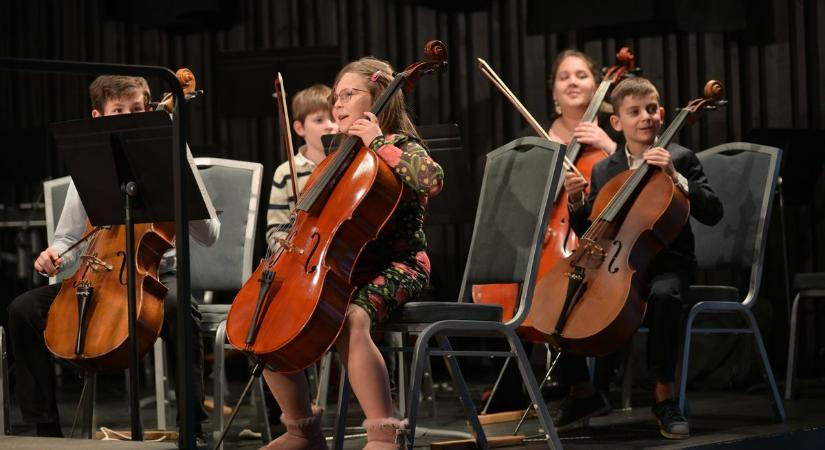 Vármegyei hegedűsök muzsikáltak a Lajtha Házban (galéria)