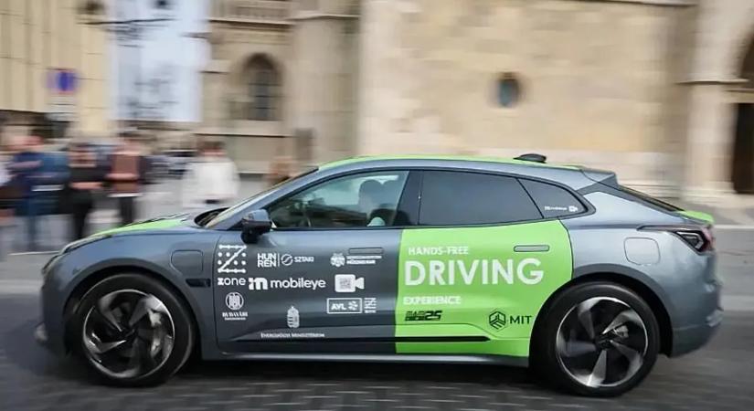 Mi folyik itt? – sofőr nélkül száguldanak az autók a Budai Várban