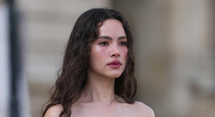 Egyperces mozdulattól nagyobbnak tűnnek az ajkaid: íme a titok