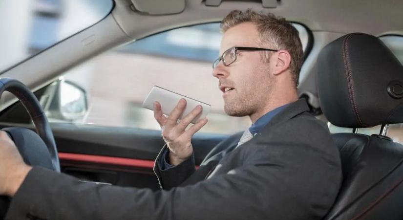 Döbbenet: minden negyedik sofőr rendszeresen mobilozik vezetés közben