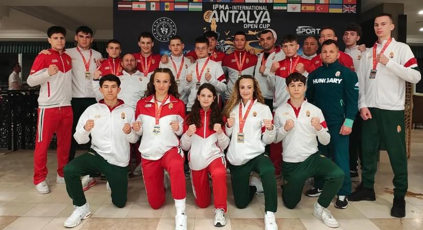 Hét aranyat szereztek a magyar felnőtt muaythaisosok Antalyában