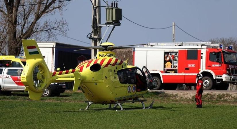Mentőhelikoptert riasztottak az 54-esre, kizuhant a negyedikről egy másfél éves gyermek