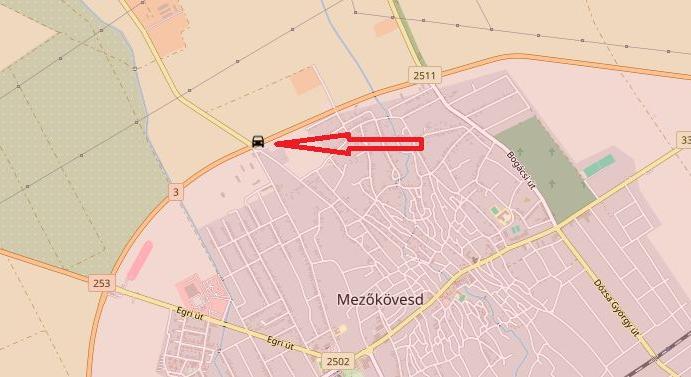 Fának csapódott egy autó Mezőkövesden