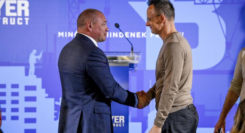 Több mint ötmilliárd forint támogatást kap az a cég, amelytől 300 milliárdért vettek irodákat kormányzati negyednek