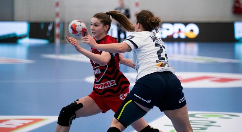 Esztergomi mesterhármas és négy közé jutás