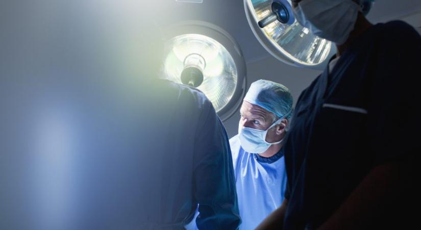 Robbant a kórházak adóssága, a kormánybeavatkozás ellenére öt intézmény tartja a markát