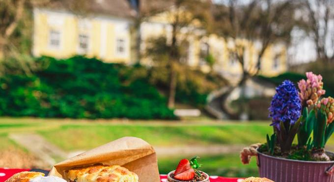 Egy nap, amikor az ország együtt reggelizik – Stílusos Vidéki Villásreggeli Fesztivál a Prónay-kastély parkjában