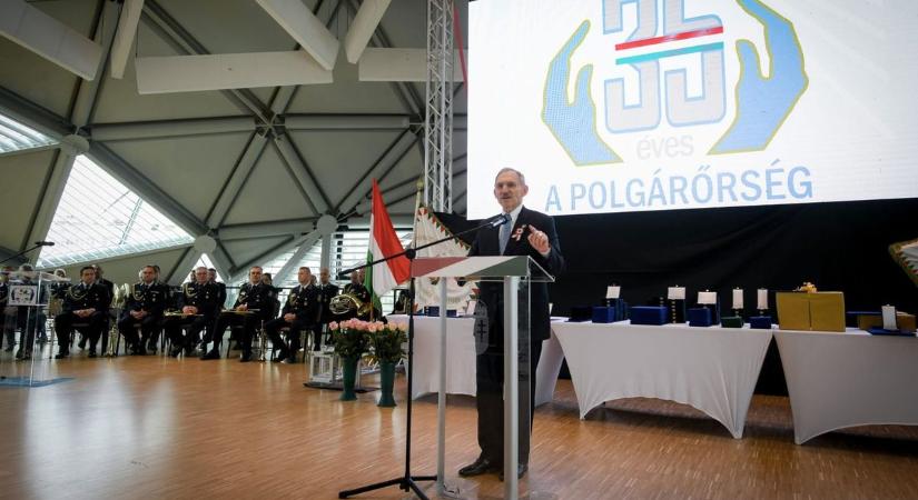 Taroltak a hajdú-bihariak az országos jubileumon, Pintér Sándor tüntette ki a vármegye védelmezőit