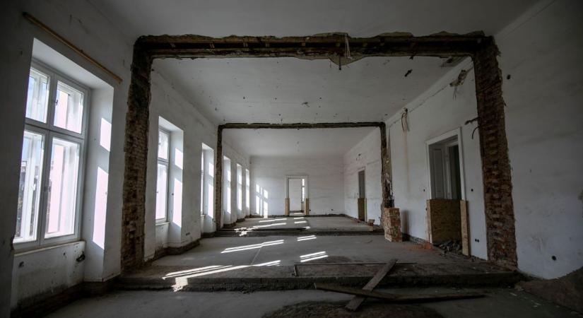 Régi fényükben ragyoghatnak a debreceni ékkövek, kiírták a több száz milliós közbeszerzést