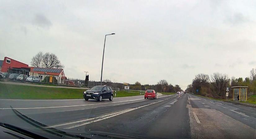 Vérfagyasztóan életveszélyes manővert rögzített egy autós kamerája Szekszárd határában! (videóval)