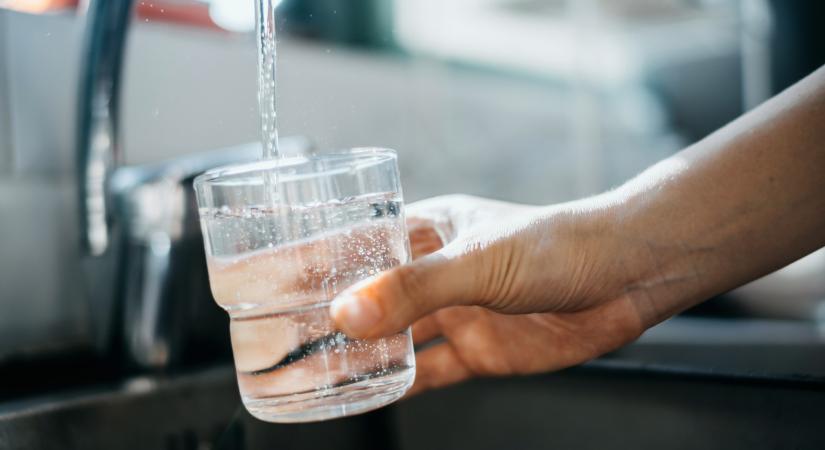 Váratlanul kétszámjegyű béremelést jelentett be a kormány egy szektorban