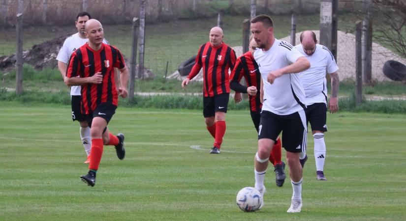 Sorozatban második derbijén veszített pontokat a listavezető Északon