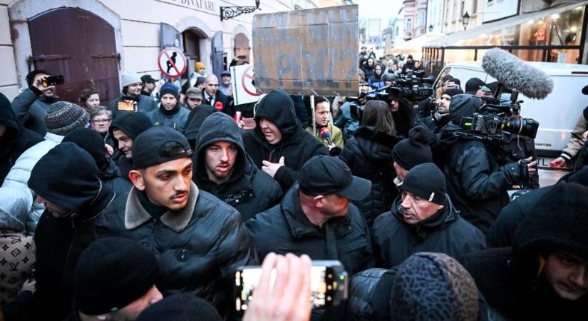 Szolnok polgármestere a rendőrségtől kap segítséget az Orbánt kísérő fekete ruhások miatt
