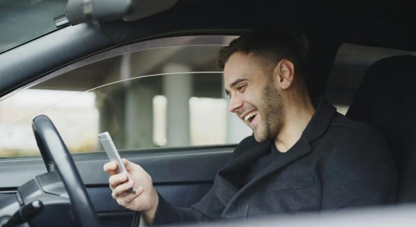 Kiderült: minden negyedik sofőr mobilozik vezetés közben