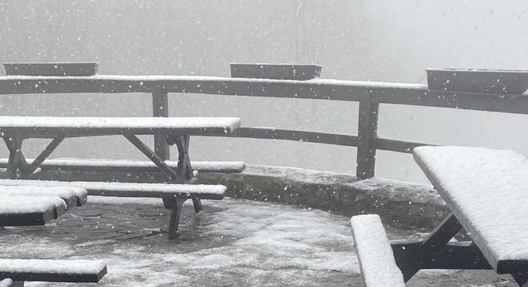 Rekordot döntött az időjárás, a Börzsönyben már havazik