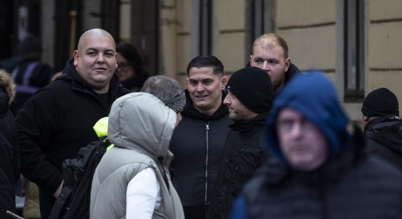 „Mi nem fideszes verőemberek vagyunk” – a győri blokádban részt vevő biztonsági cég szerint megvezették őket
