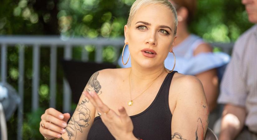 Megvédte a férjét Tóth Gabitól az ismert sztárfeleség, nem tűrte el ami történt