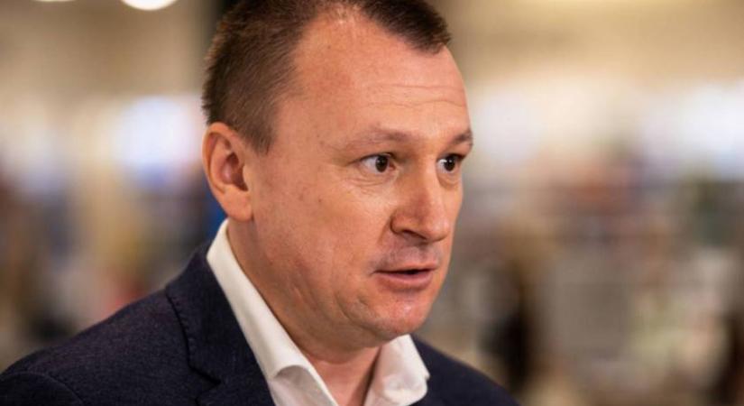 Szujó Zoltán kisebbik lánya szőke szépség: a 19 éves Zsófi már műsort is vezetett