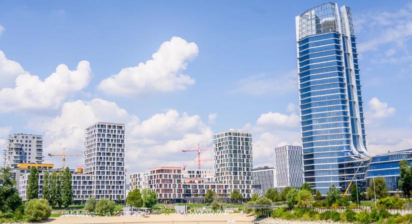 Még a választások előtt, szélsebesen költözik át a MÁV a leggazdagabb magyarokhoz köthető irodaházakba