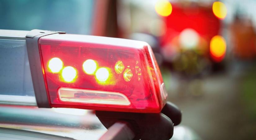 Baleset Hajdú-Biharban: egy autó az árokban, félpályán halad a forgalom