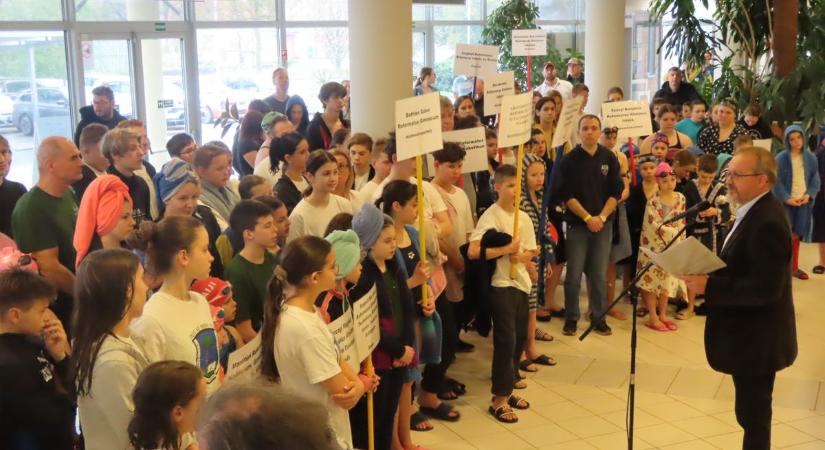 Több mint kétszáz diák mérte össze tudását a vásárhelyi úszóversenyen