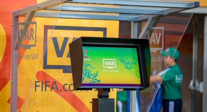 Kemény ítéletet hoztak a szurkolók a VAR-ról – Szavazzon! Ön támogatja a videóbírót?