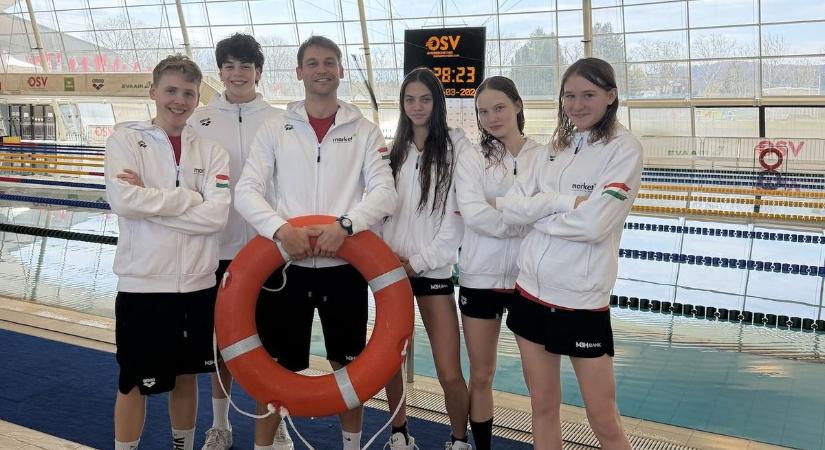 Öt fiatal győri úszó képviselte Magyarországot