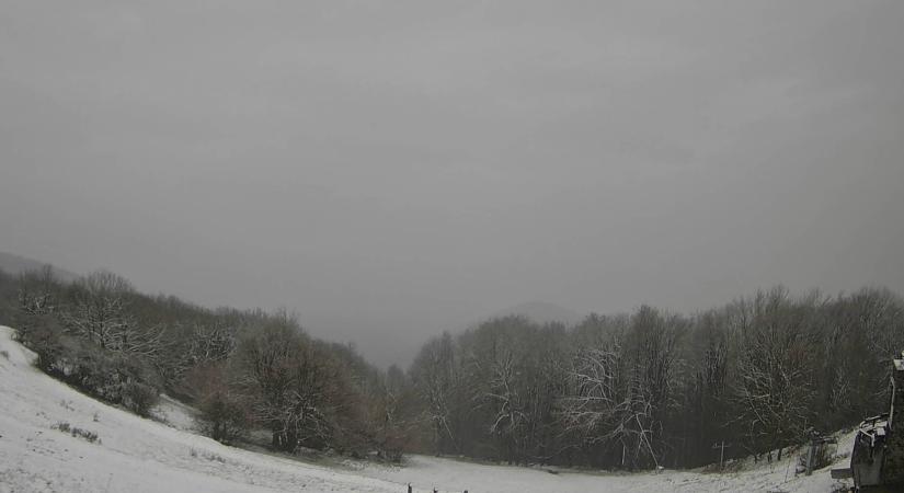 Újra hógolyózhatunk a Nagy-Hideg-hegyen